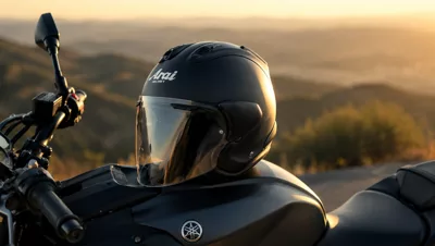 Le SZ-R Vas Evo posé sur la moto en fin de journée