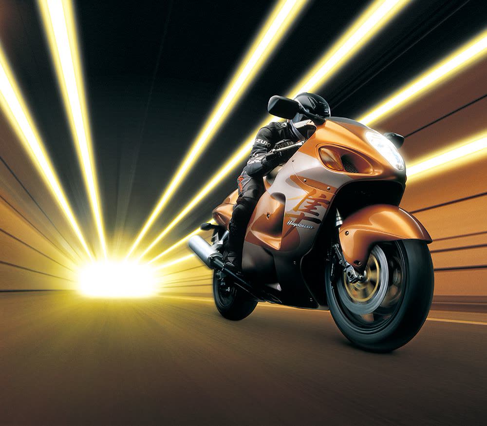 Hayabusa 1999 cuivre lancée à pleine vitesse, pilote couché, visuel promotionnel Suzuki