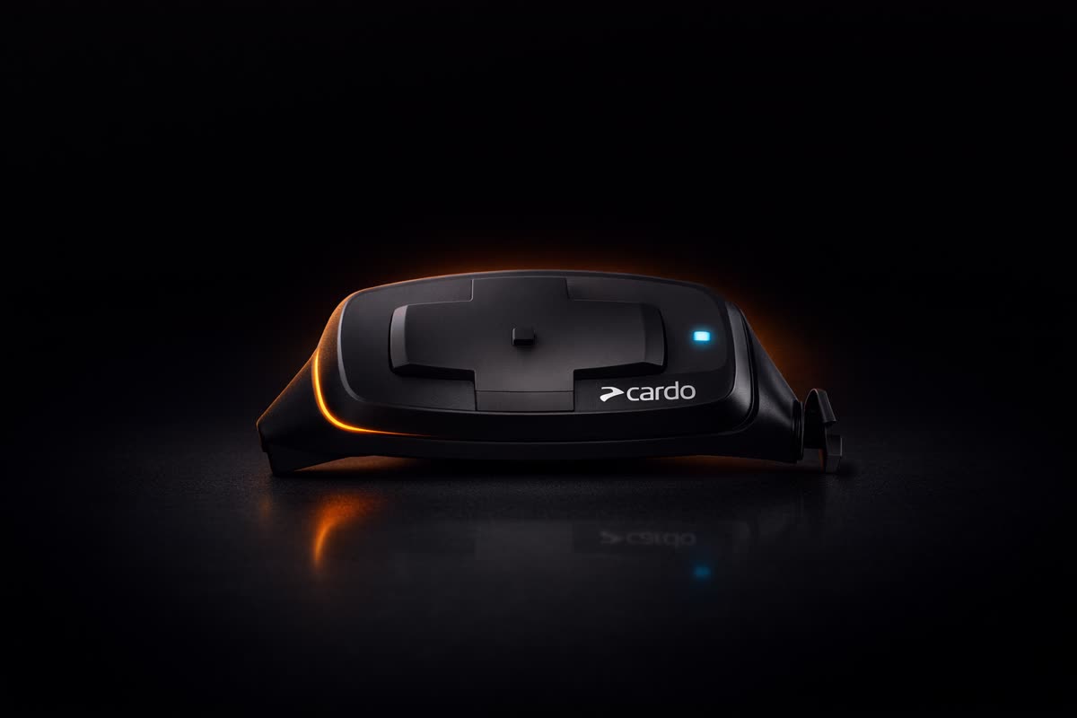 Intercom Cardo 4X-S pour Shoei, sur fond charbon