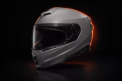 Schuberth S3 en lumière studio, sur le fond du banc