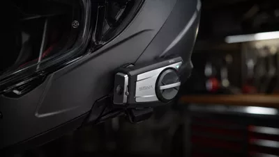 Sena 50C : montage sur le casque