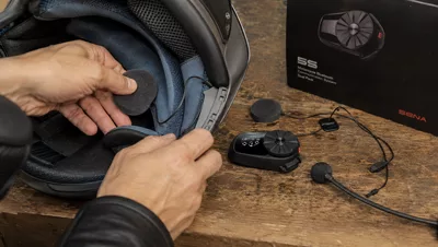 Sena 5S : installation sur le casque