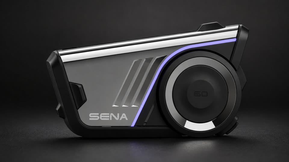 Sena 60S monté sur casque, sur la route