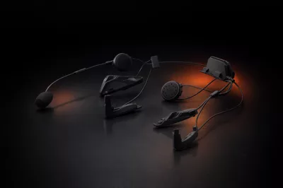 Intercom Sena SRL Mesh, en lumière studio
