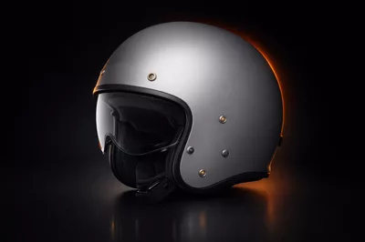 Shoei J.O2 en lumière studio, sur le fond du banc