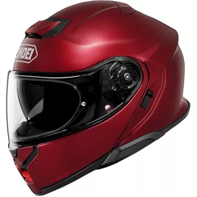 Shoei Neotec 3 en rouge, de trois quarts avant